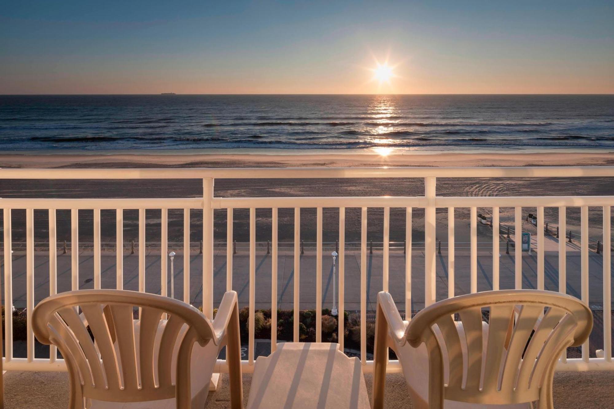 Courtyard Virginia Beach Oceanfront / North 37Th Street Otel Dış mekan fotoğraf